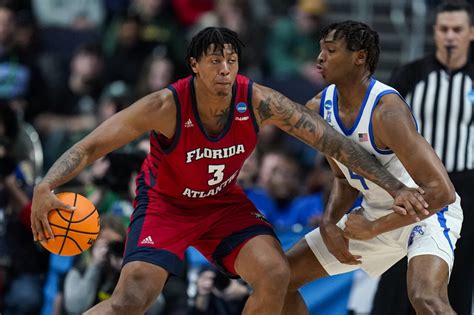 Memphis Tigers and Florida Atlantic Owls play in the first round of NCAA Tournament